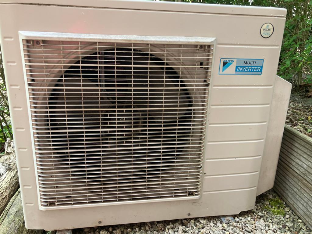 Daikin airco/chauffage buitenunit + 3 binnenunits, Elektronische apparatuur, Airco's, Ophalen, Gebruikt, Minder dan 60 m³, Afstandsbediening