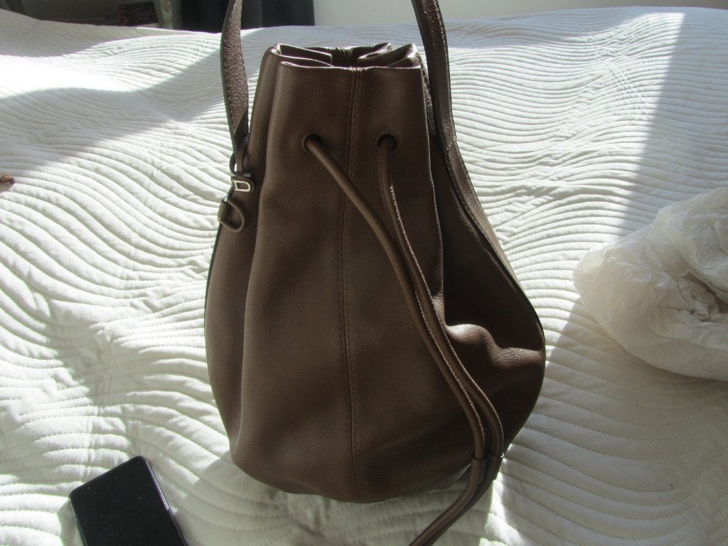 DELVAUX Sac AMAZONE fauve siglé, Envoi