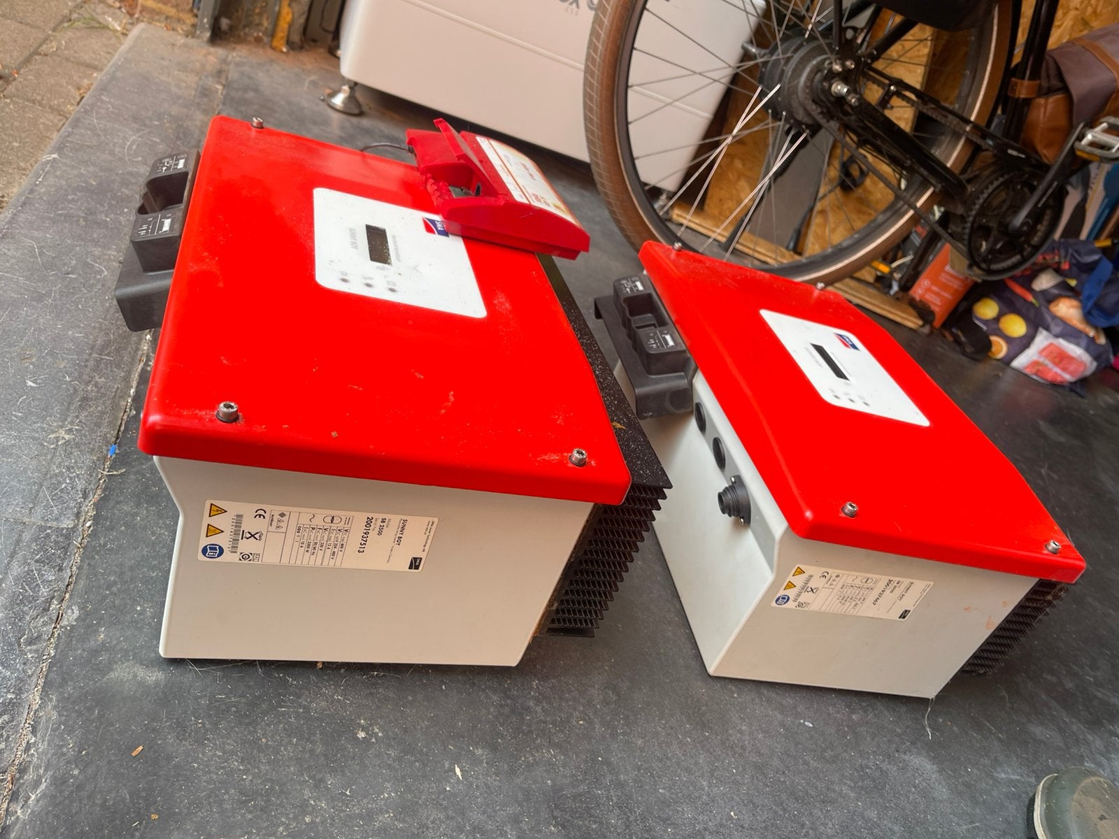 Onduleurs à panneaux solaires, Bricolage & Construction, Panneaux solaires & Accessoires, Enlèvement, Utilisé, Autres types, 200 watts-crêtes ou plus