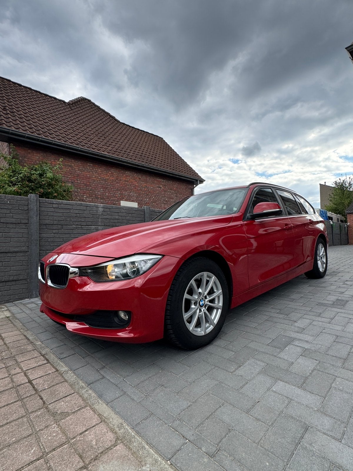 BMW 316 i euro 6b, Autos, BMW, Particulier, Bluetooth, Essence, Boîte manuelle, Enlèvement