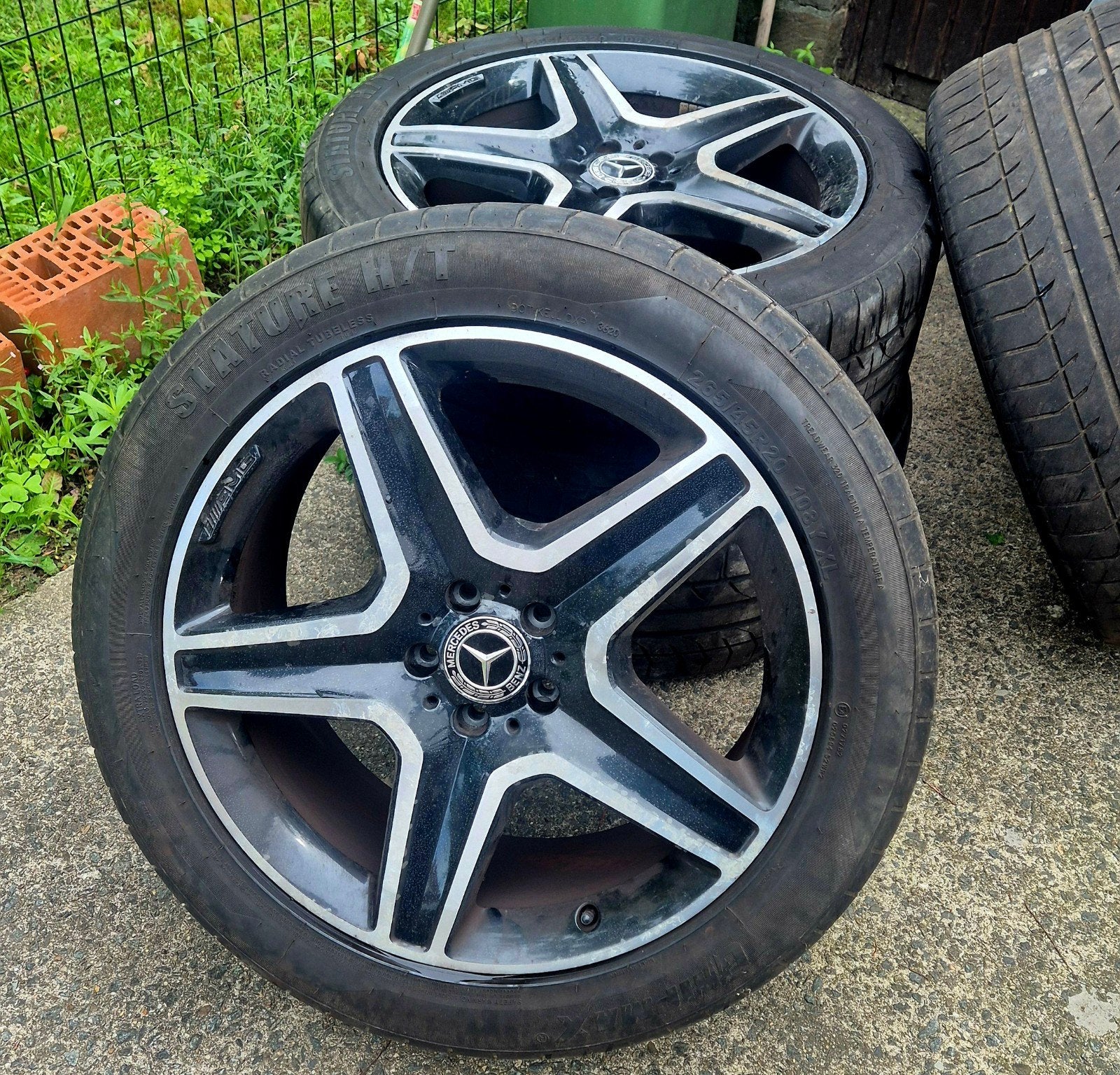 ORIGINEEL MERCEDES 20 INCH BREEDSET AMG VELGEN MET BANDEN, Ophalen, 20 inch, Band(en)