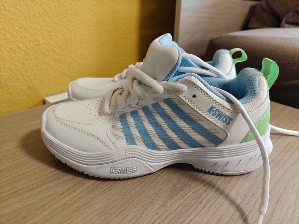 Nieuwe tennisschoenen K-Swiss (dames) voor 30 EUR, Sport en Fitness, Tennis, Schoenen, K-Swiss, Ophalen