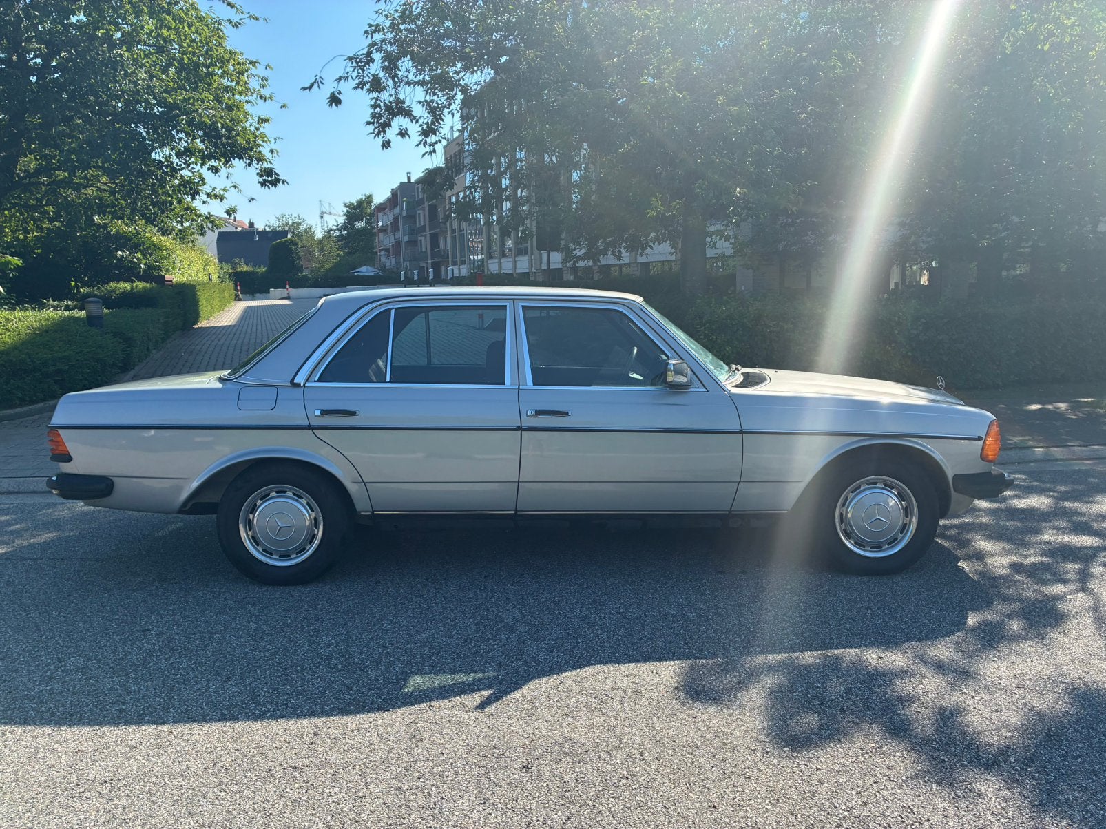 Mercedes 200 diesel 1983, foto 2