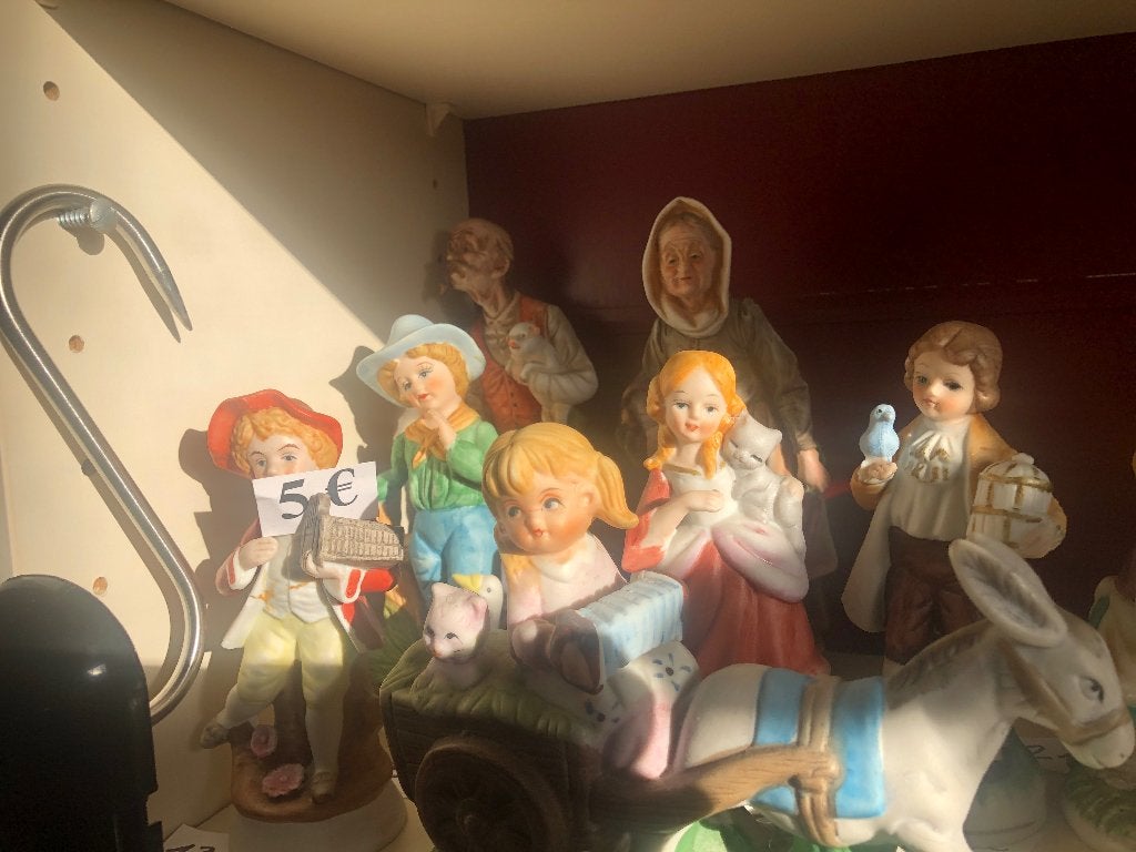 des dizaines de figurines en porcelaine, Antiquités & Art, Antiquités | Porcelaine, Enlèvement ou Envoi