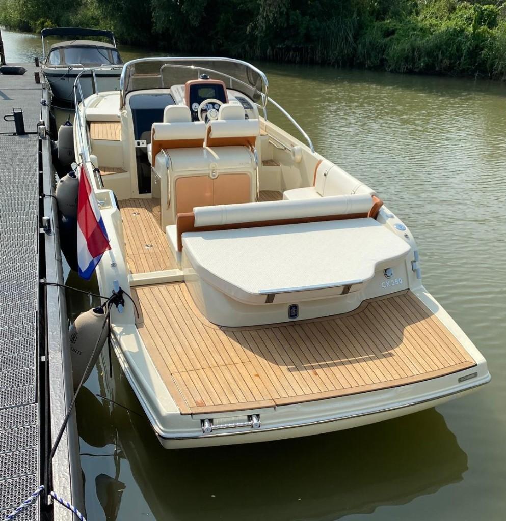 Invictus 280CX | 2022 | Zwart | Italiaanse Luxe & Ibiza Vibe, Binnenboordmotor, Tender, Zo goed als nieuw, Polyester