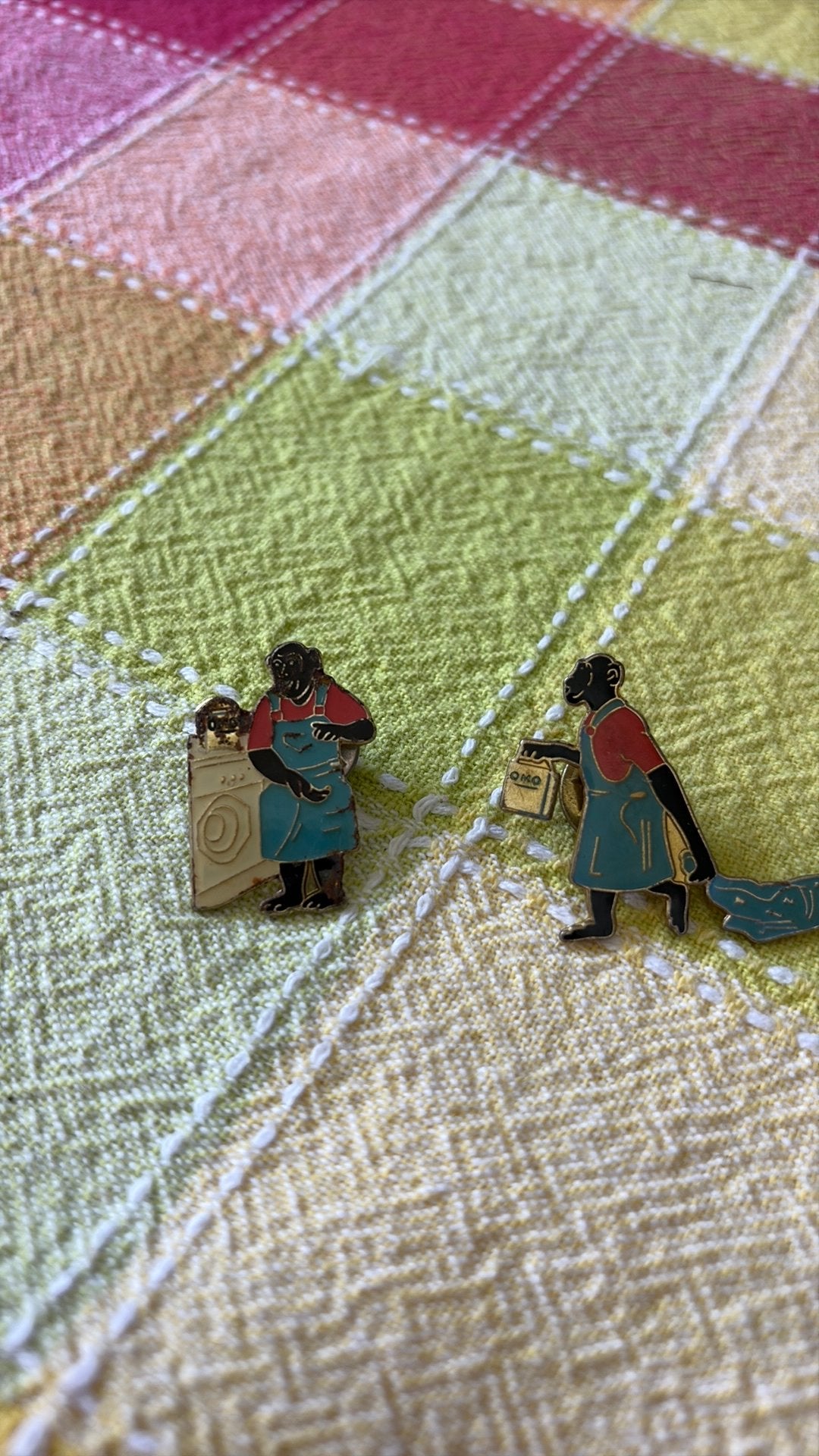 Deux pin's OMO, Enlèvement, Comme neuf