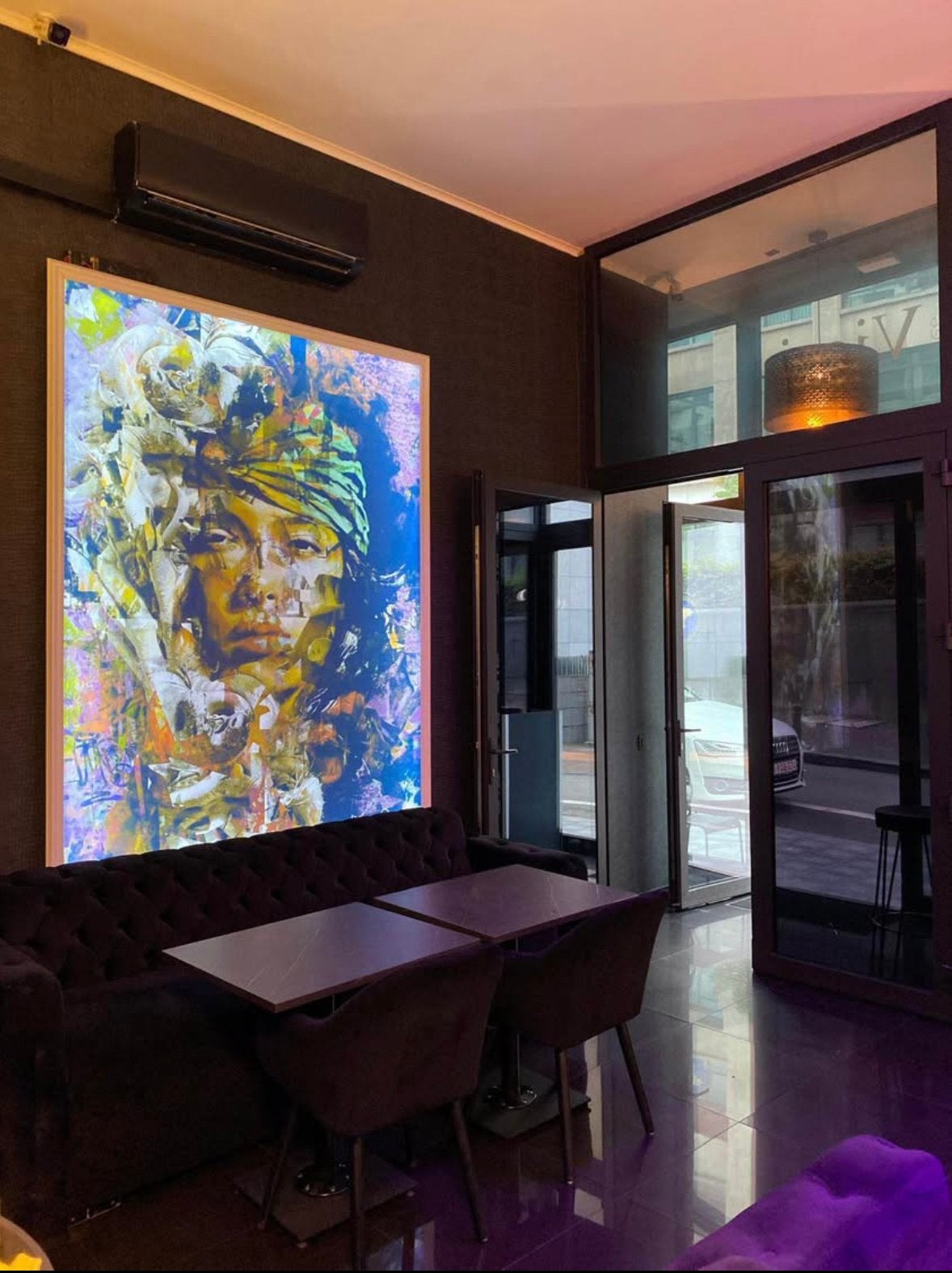 Vicci Lounge Bar, Articles professionnels