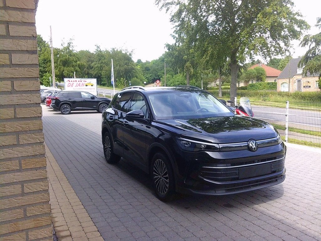 Volkswagen Tiguan goal e tci automaat benzine hybrid, Auto's, Automaat, Zwart, 4 cilinders, https://public.car-pass.be/vhr/b2669623-d929-4289-aebb-65896d93ac26