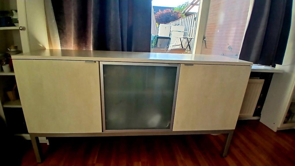 Modern dressoir met glazen schuifdeur., Huis en Inrichting, Ophalen