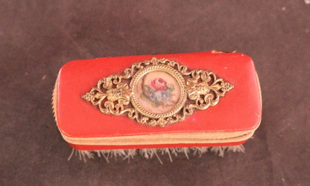 Set de manucure ancien avec brosse, Enlèvement ou Envoi