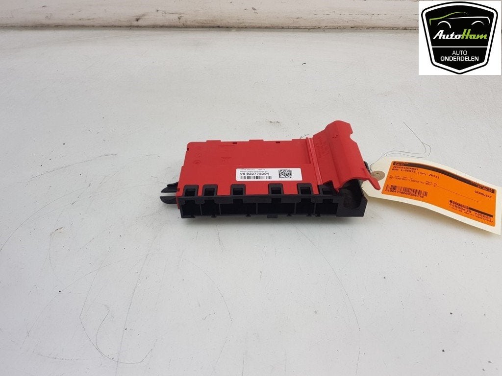 BOITIER FUSIBLES BMW 1 serie (F20) (|922775204|754589|), Autos : Pièces & Accessoires, Utilisé, BMW, Petuelring 130
80809  München, DE