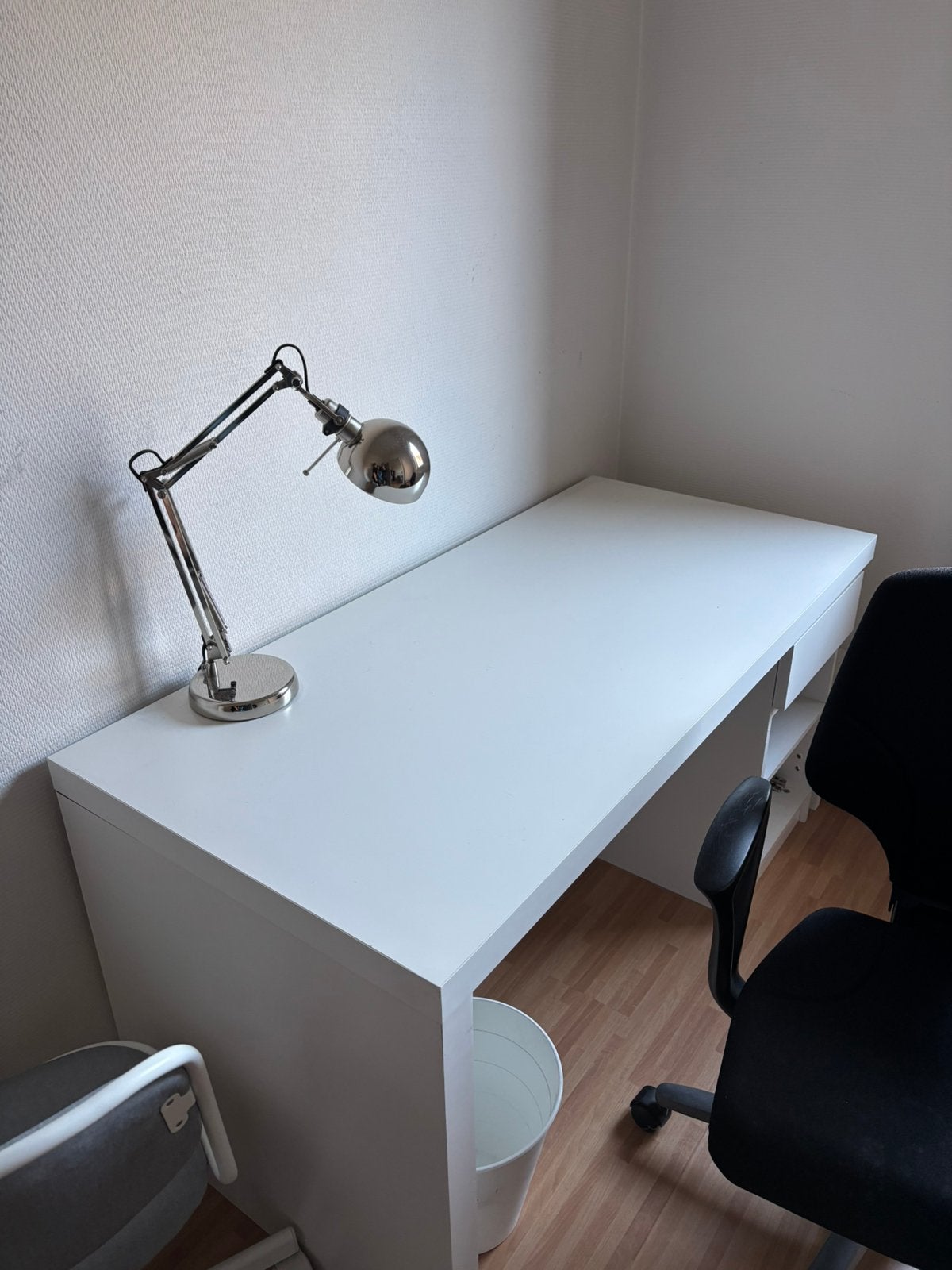Bureau + lampe + chaise, Maison & Meubles, Enlèvement, Comme neuf