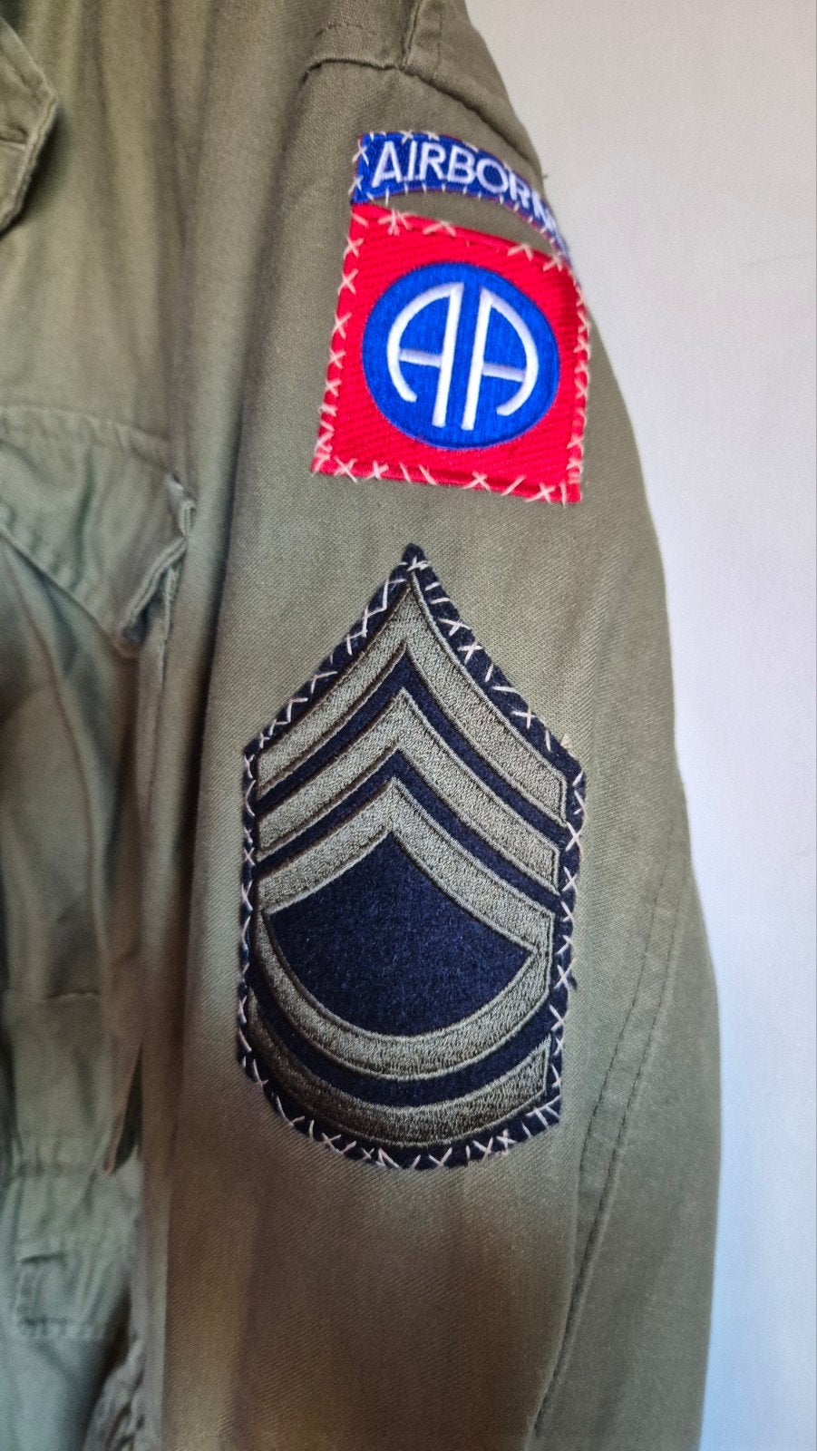USA M43 Veste neuve T42 XL avec ecussons ., Enlèvement ou Envoi, Neuf, Autres tailles