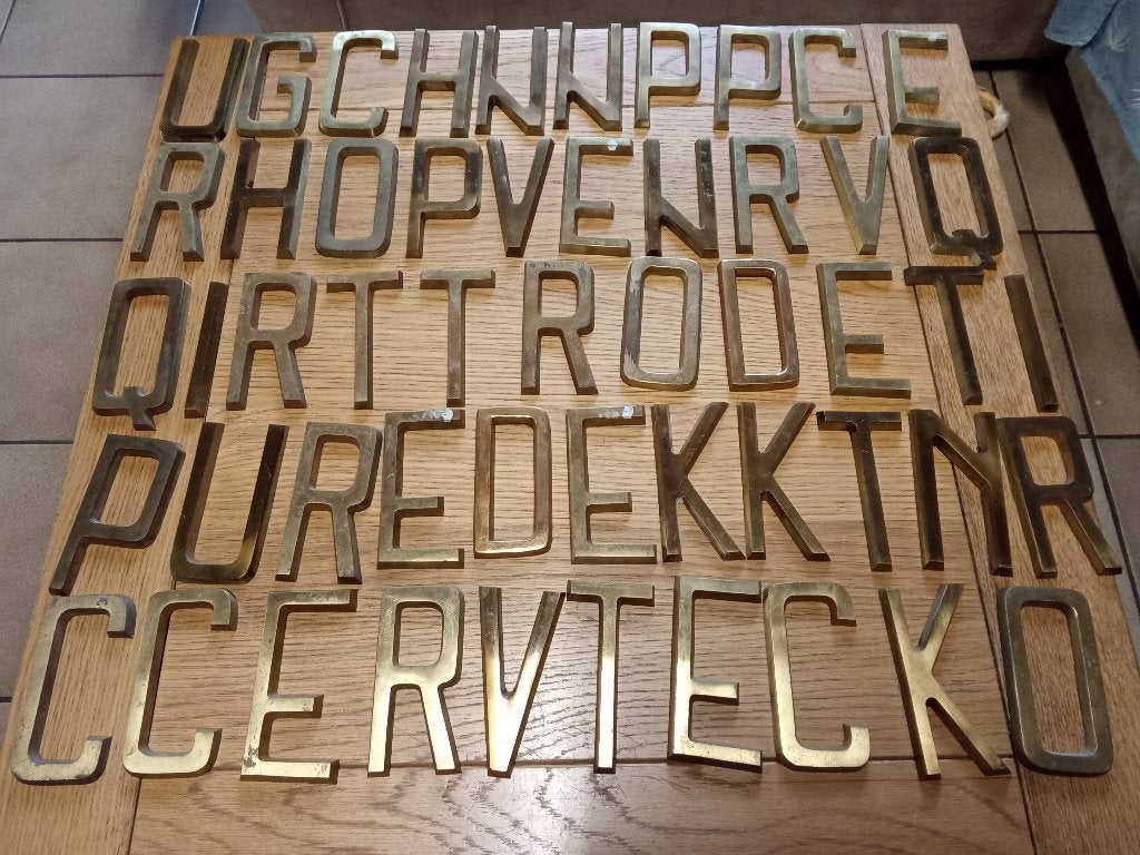 Lot de 74 lettres en laiton 11,5cm, Enlèvement, Bronze