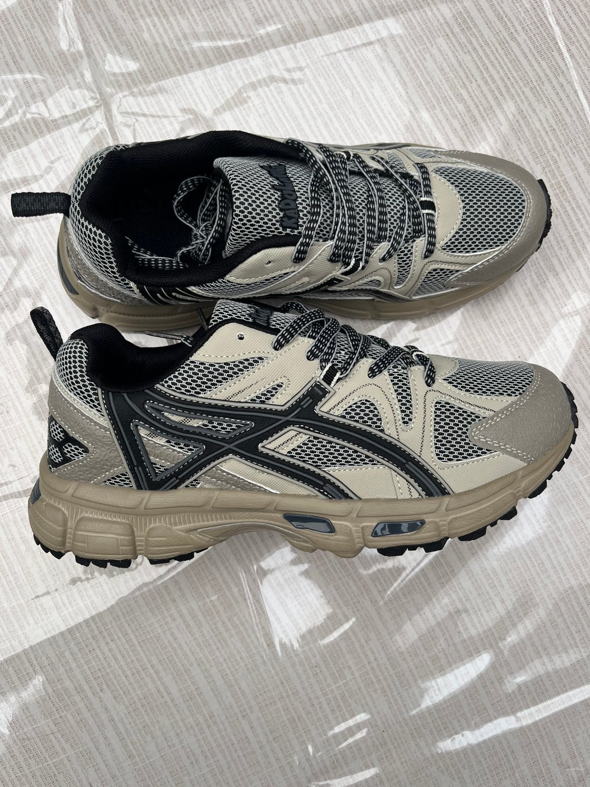 Sneaker - Maat 43, Kleding | Heren, Schoenen, Ophalen of Verzenden, Zo goed als nieuw