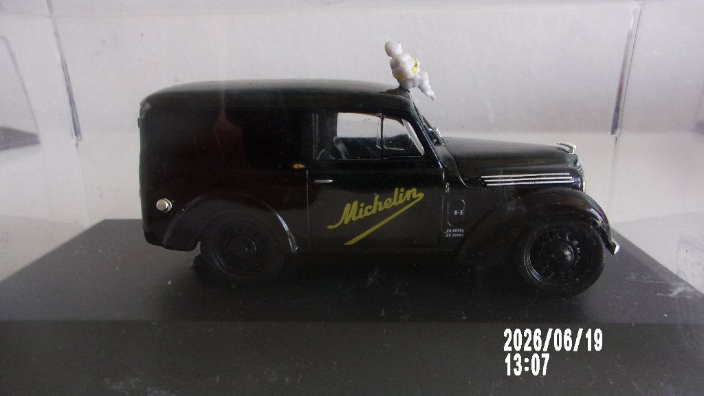 RENAULT JUVA4 VAN MICHELIN.IXO 1/43 COMME NEUVE,VITRINE., Enlèvement ou Envoi, Comme neuf, Voiture, Autres marques