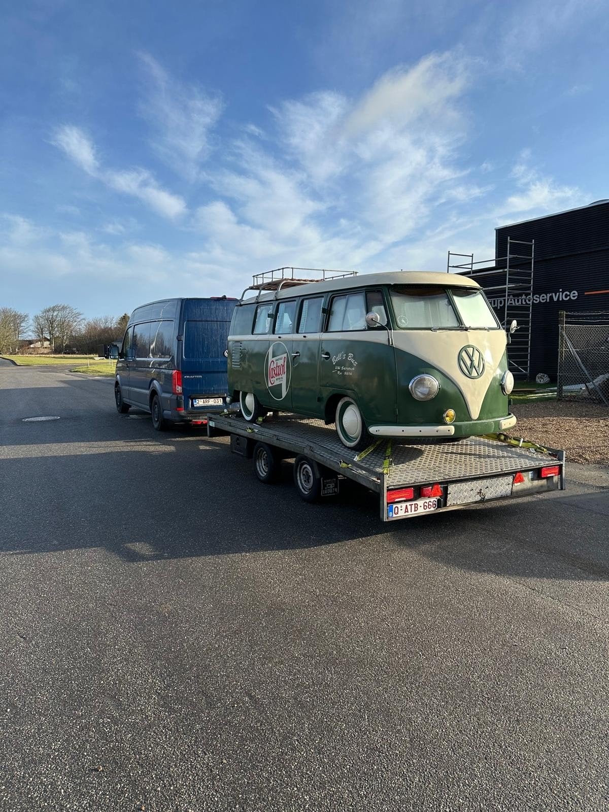auto trailer te huur 80€ per dag.