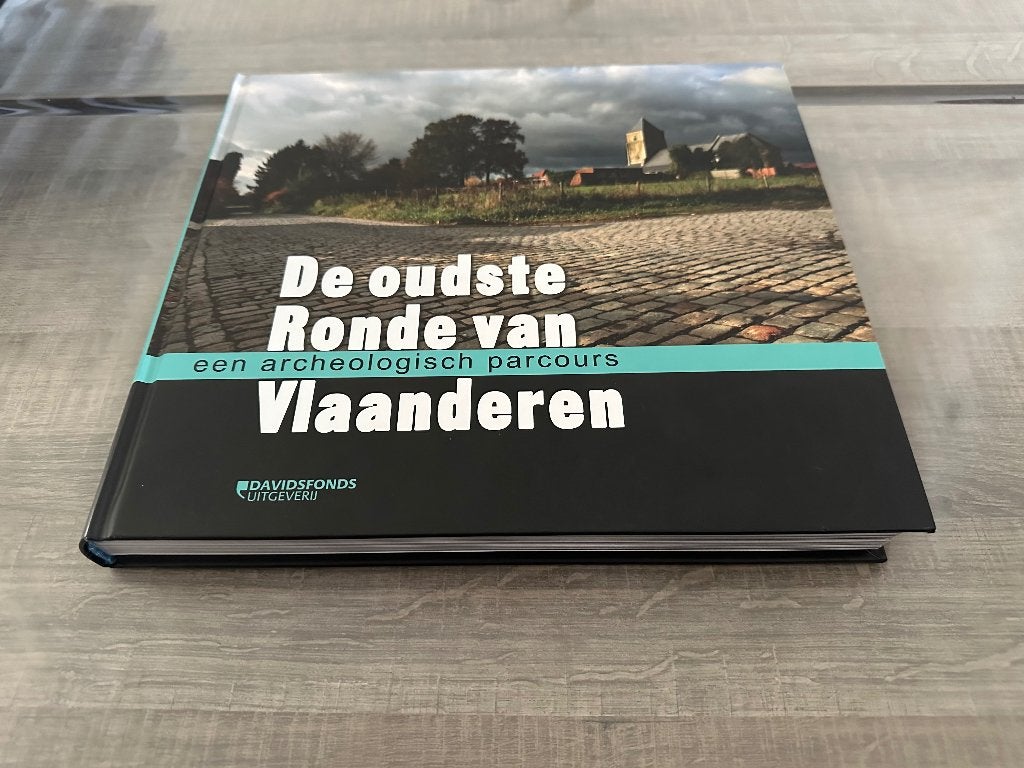 De oudste ronde van vlaanderen - een archeologisch parcours, Ophalen, Zo goed als nieuw