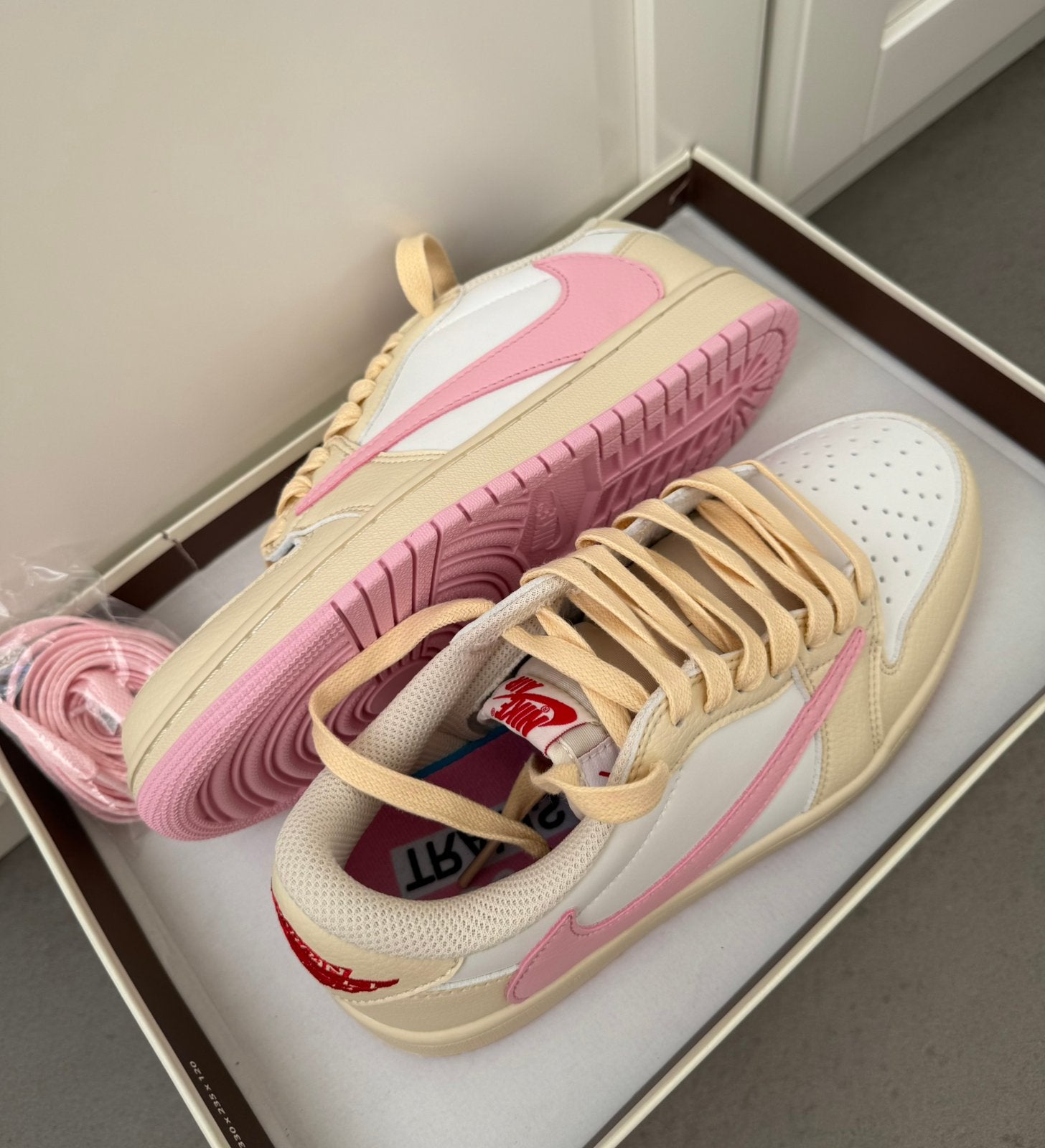 Travis scott 38, Kinderen en Baby's, Kinderkleding | Schoenen en Sokken, Ophalen of Verzenden, Nieuw