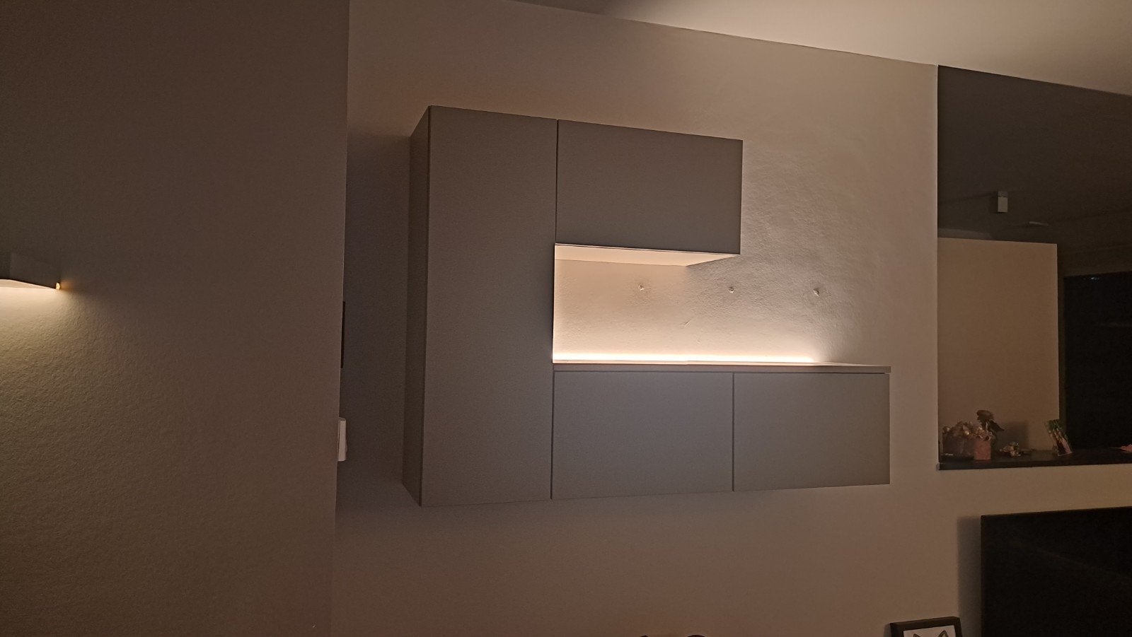 2 Wandkasten  met Ingebouwde LED-verlichting + Legplank, Ophalen, Zo goed als nieuw