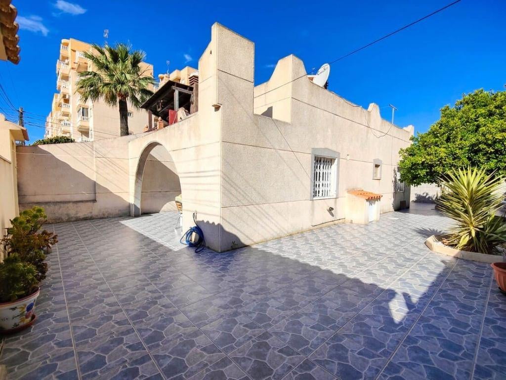 Bungalow zonder bovenburen in Torrevieja, Immo, Nueva Torrevieja, 63 m², Spanje, Woonhuis