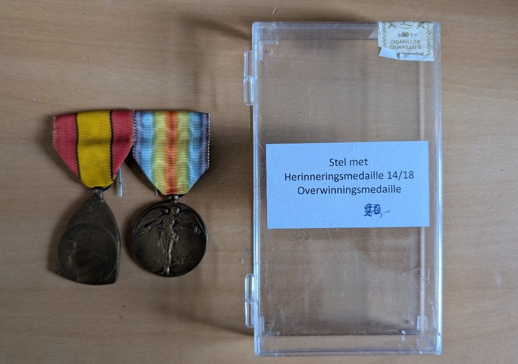 Setje bestaande uit 2 medailles, Verzamelen, Militaria | Algemeen, Ophalen of Verzenden, Overige soorten, Lintje, Medaille of Wings