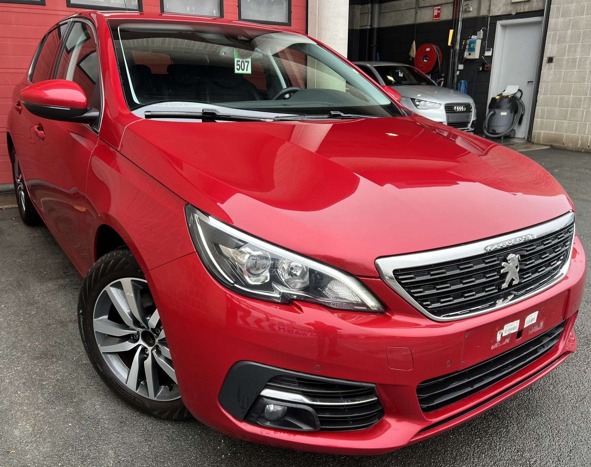 Peugeot 308 1.5 BlueHDi Active Pack S + CAMÉRA + NAVIGATION, Rouge, Achat, Euro 6, Entreprise