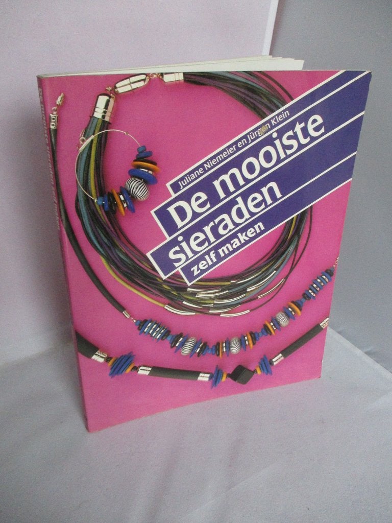 Boek de mooiste sieraden zelf maken juwelen, Hobby en Vrije tijd, Ophalen of Verzenden, Zo goed als nieuw