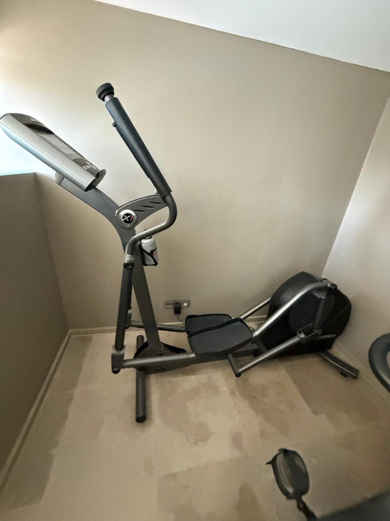 Crosstrainer Lifefitness, Sport en Fitness, Ophalen, Armen, Aluminium, Zo goed als nieuw