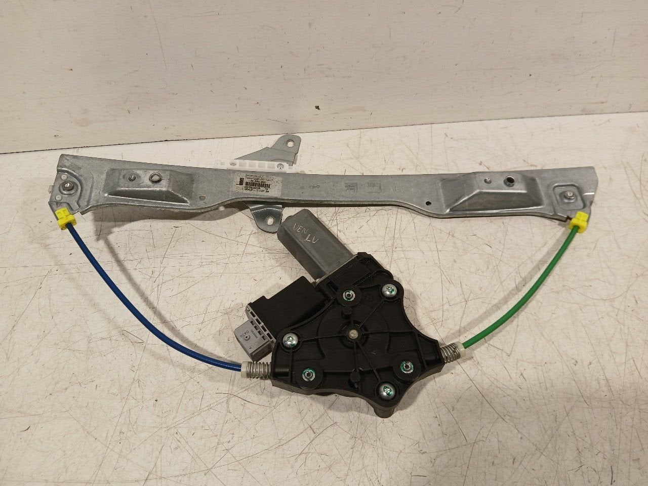 Raammechaniek elektrisch links voor Opel Corsa, Onderdelen@venauto.nl, Van der Ven Autorecycling B.V., Ettenseweg 76, 4706 PB Roosendaal, The Netherlands