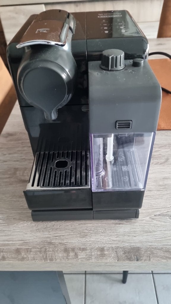 nespresso de longhi, Elektronische apparatuur, Koffiezetapparaten, Ophalen, Afneembaar waterreservoir, Gebruikt, Espresso apparaat