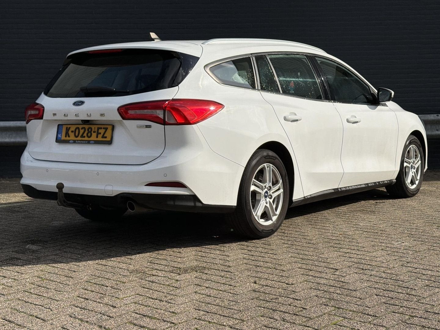 Ford Focus Wagon 1.0 EcoBoost Hybrid Trend Edition Business, Auto's, Focus, 116 g/km, Navigatiesysteem, Wit