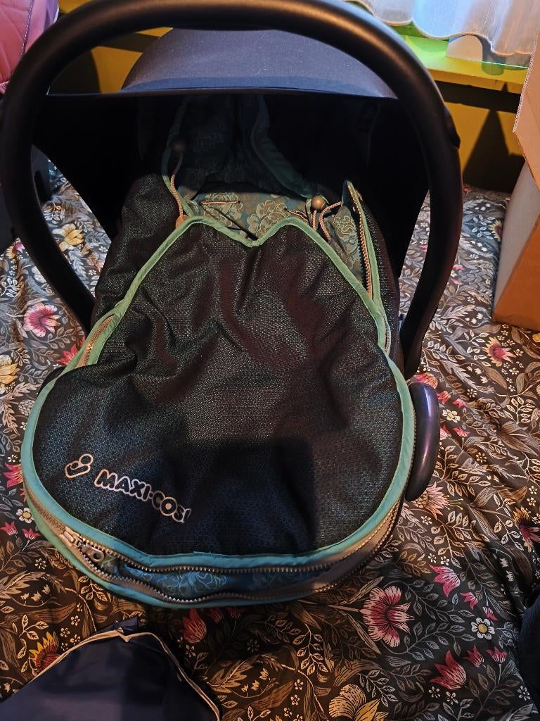 Maxi cosi met bloemmotief, Kinderen en Baby's, Ophalen, Gebruikt, Maxi-Cosi, Autogordel of Isofix