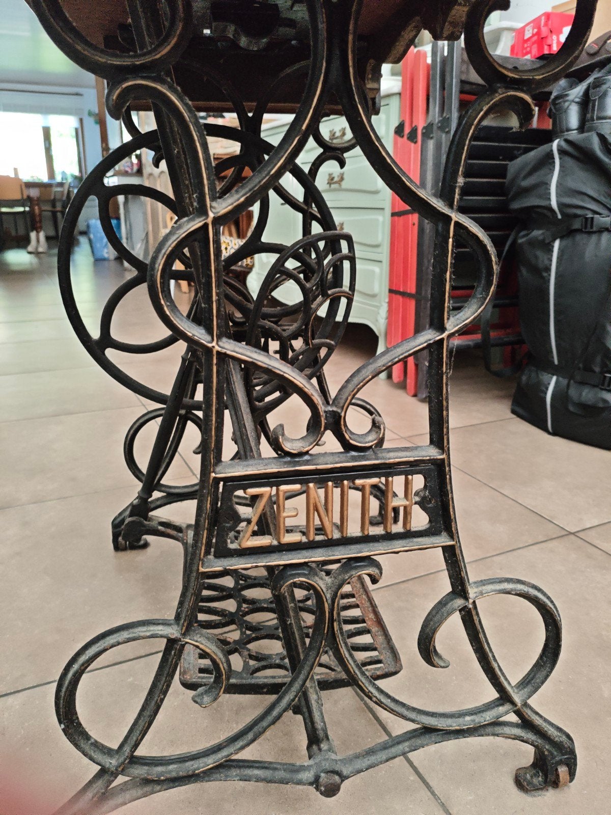 gietijzeren onderstel Zenith Art Nouveau, Enlèvement