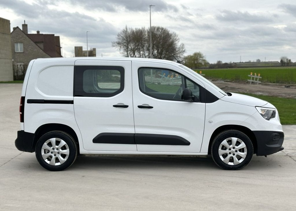 Opel Combo 1.2 benzine 31210km 2022 1ste eigenaar, Auto's, Bestelwagens en Lichte vracht, 4 deurs, Stof, 1199 cc, Wit