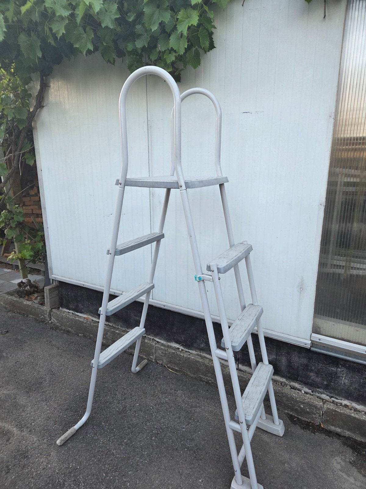 Zwembadladder, Ophalen