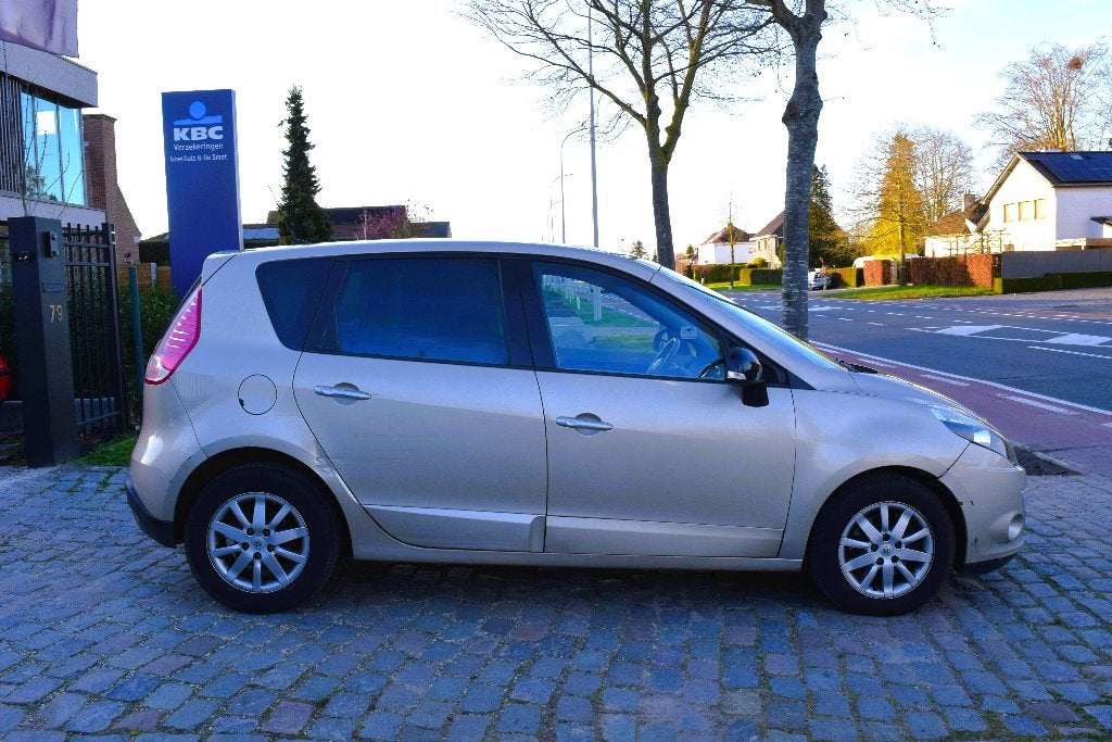 Renault Scenic 1.9dCi/1st Owner/GPS/CAMERA/HISTORY, Auto's, Voorwielaandrijving, Zwart, 4 cilinders, Beige