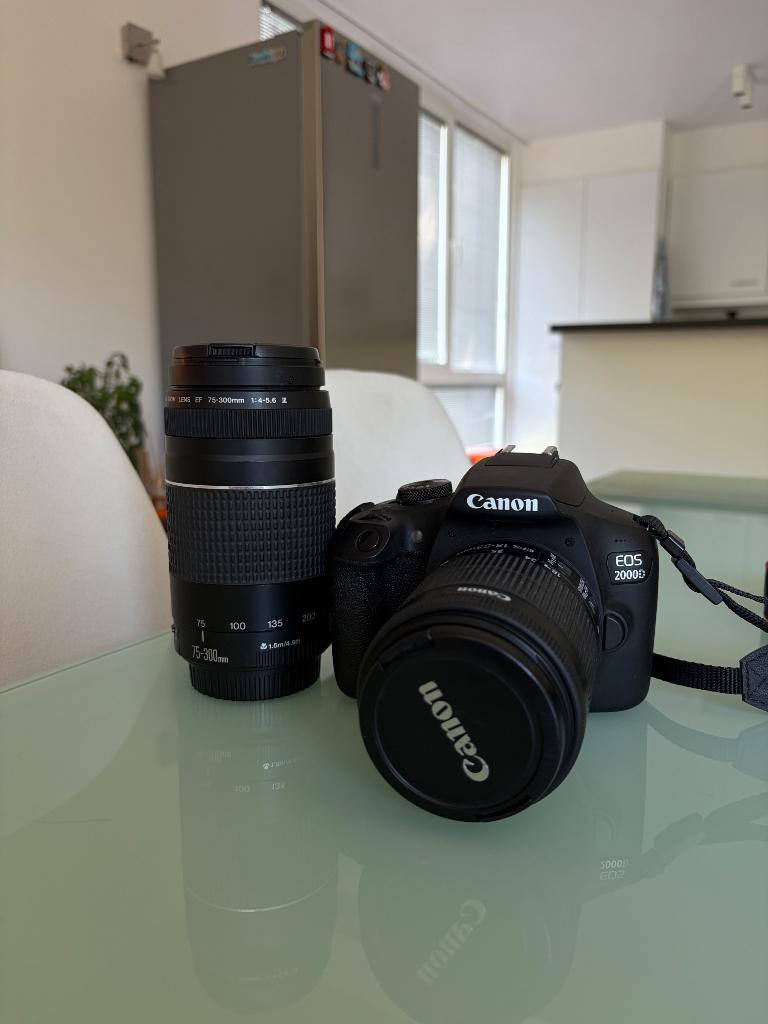 Canon EOS 2000D + 2 objectifs (18-55 + 75-300 mm), Audio, Tv en Foto, Ophalen, Gebruikt, Spiegelreflex, Canon