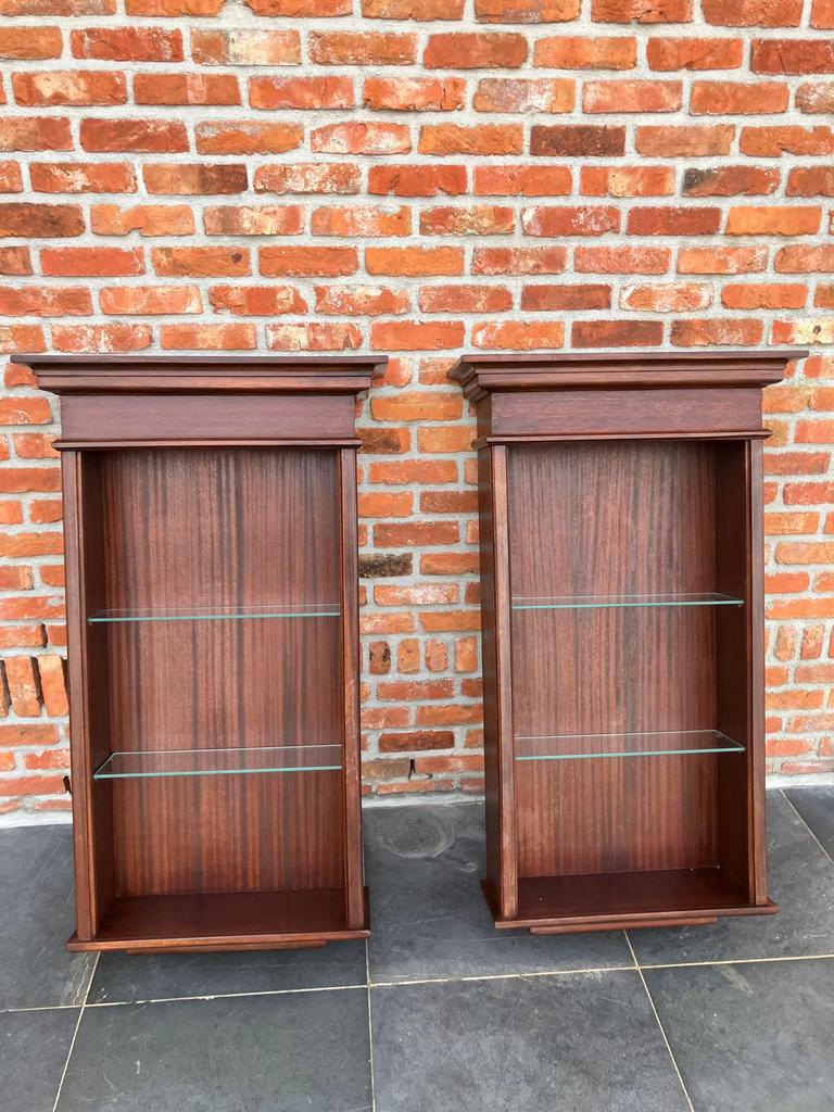 2 muurkastjes in acajou, Enlèvement