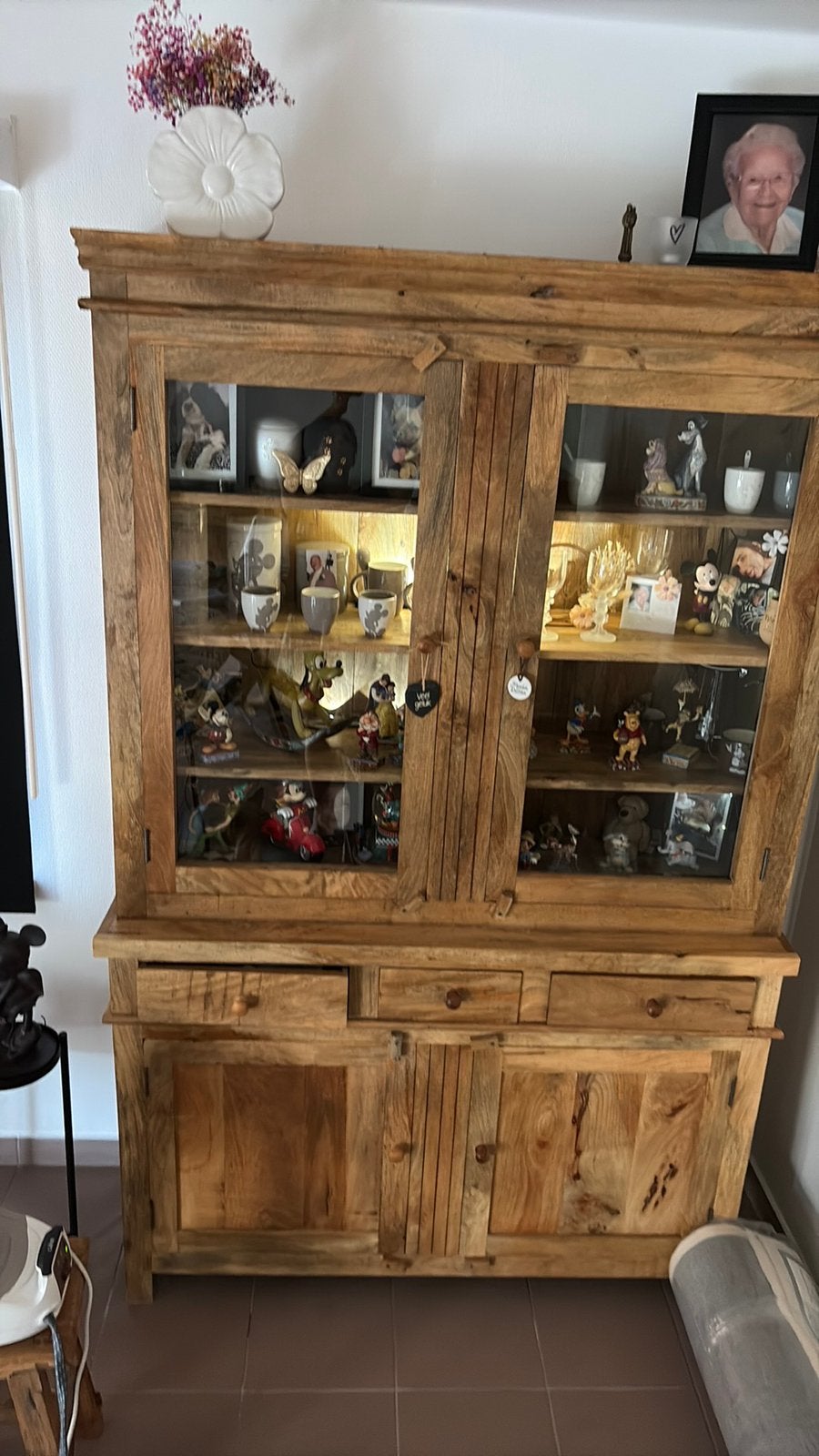 Belle armoire de buffet/vitrine en bois de manguier massif, Enlèvement, Comme neuf