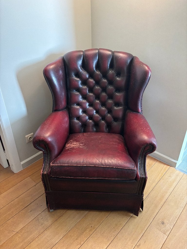 Chesterfield Oorfauteuil – Vintage Rundleer – Oxblood Rood, Ophalen, Gebruikt, Eenpersoons, Minder dan 75 cm