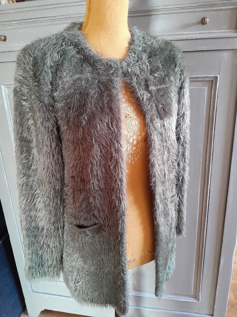 Très jolie veste « Lola Liza » en fourrure  taille 38, Enlèvement ou Envoi, Lola Liza, Comme neuf, Vert