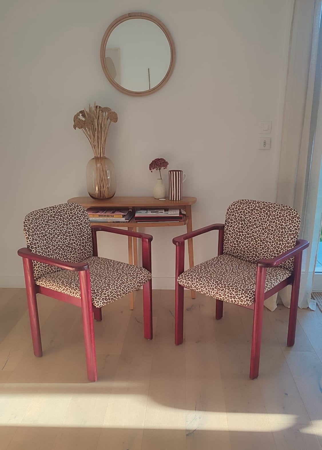 Lot de 2 fauteuils léopard / bois massif bordeaux, Maison & Meubles, Enlèvement, Comme neuf, Bois, Art déco