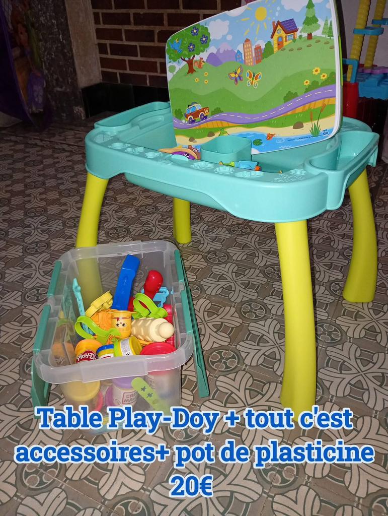 Table Play-Doy et chaises enfant, Enlèvement, Comme neuf