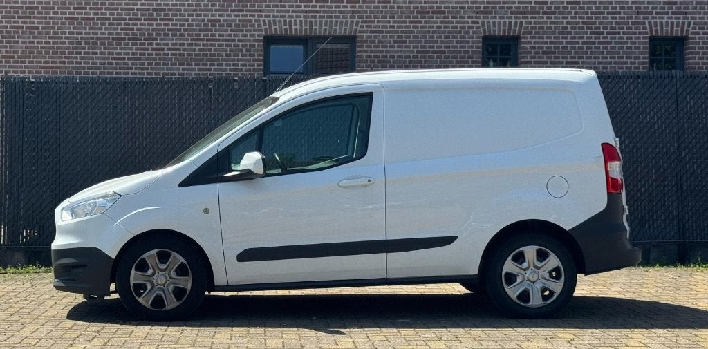 FORD TRANSIT COURIER 2017 DIESEL Euro6B 99DKM HOMOLOGUÉ, Essai à domicile, Achat, Entreprise, Boîte manuelle