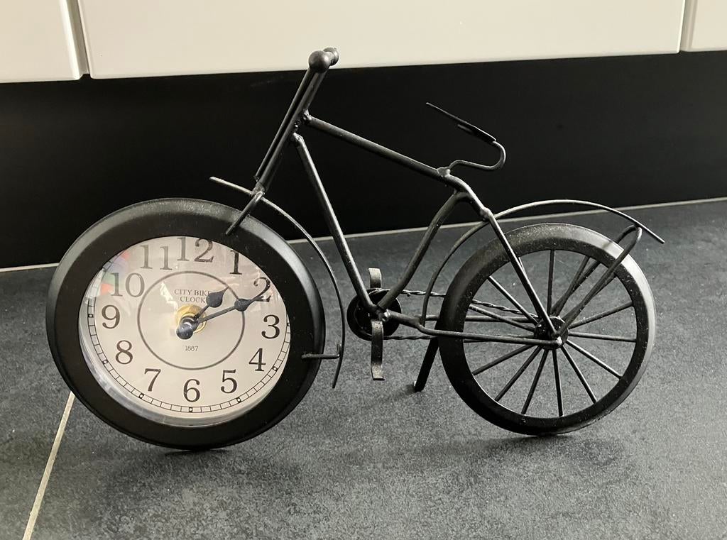 Metalen decoratie fiets met klok, Ophalen of Verzenden, Zo goed als nieuw
