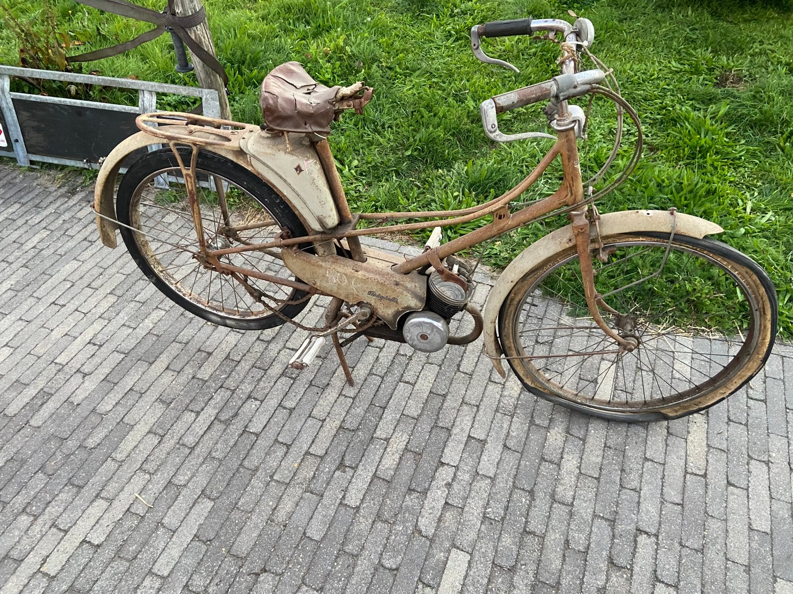 Mobylette au33, Vélos & Vélomoteurs, Enlèvement