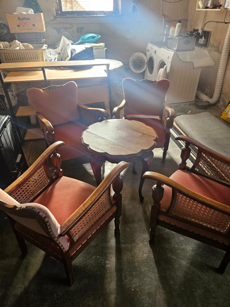 Antieke setje tafel met 4 zeteltjes, Ophalen