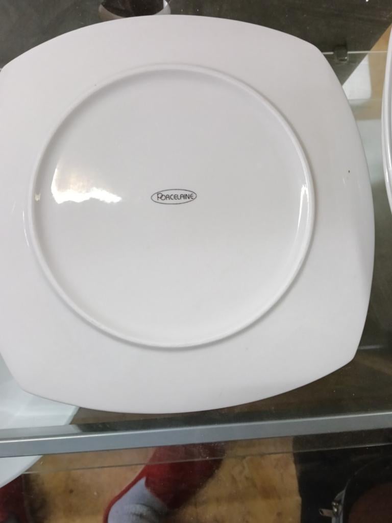 4 witte borden, merk porcelaine, Huis en Inrichting, Keuken | Servies, Ophalen, Bord(en)