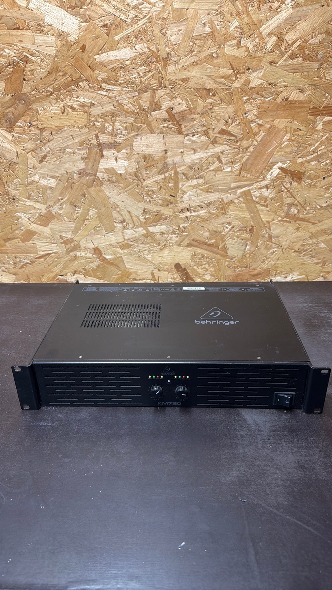 Behringer KM750 eindversterker – 2x 400W, Gebruikt, 120 watt of meer, Stereo, Ophalen